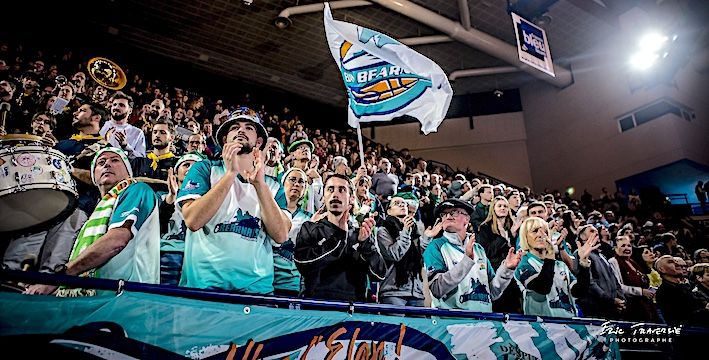 BALLE ORANGE – L’Elan Béarnais en démonstration. Basket Landes à Galatasaray